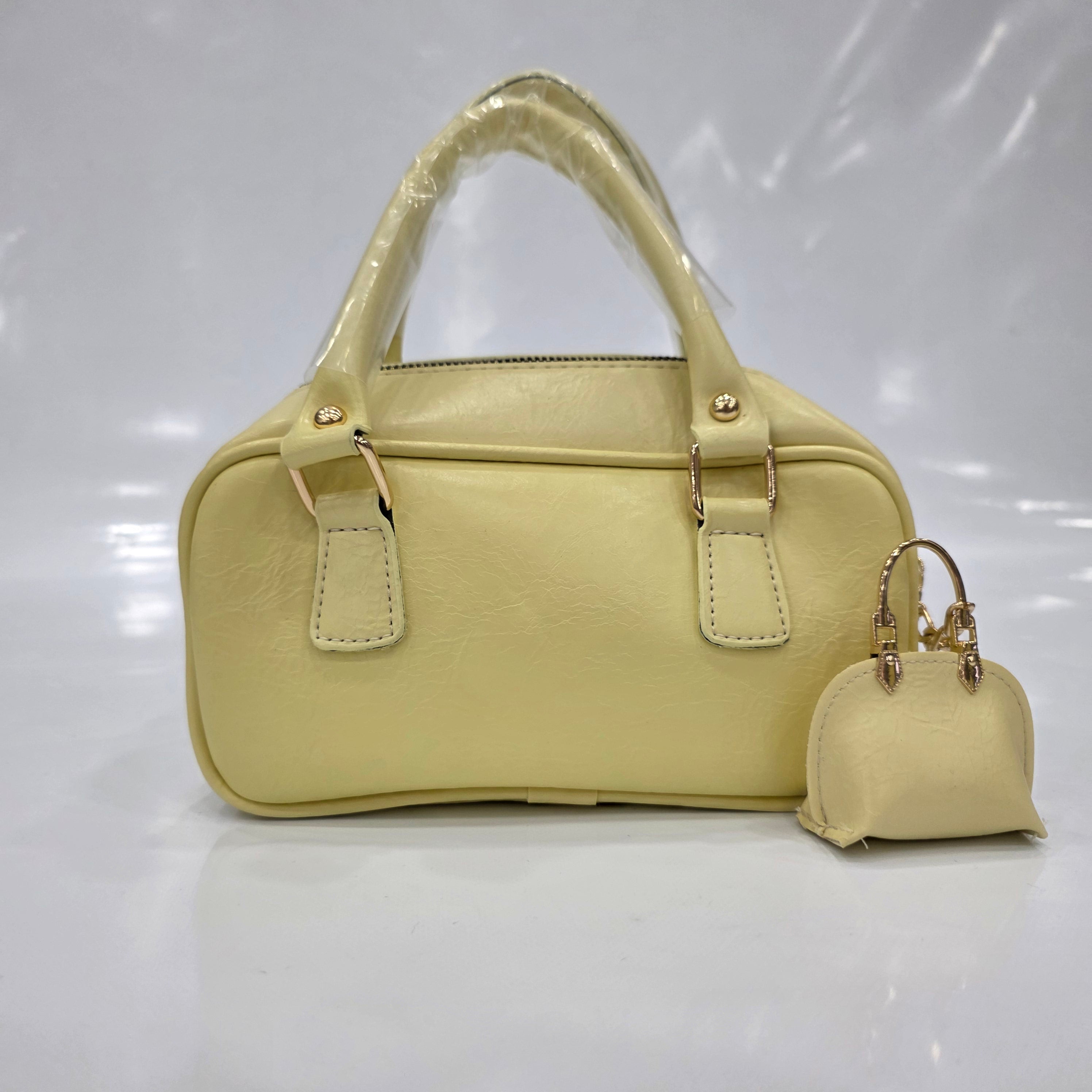 Mini Boston Kadın El ve Omuz Çantası – Anahtarlık Aksesuar Detaylı