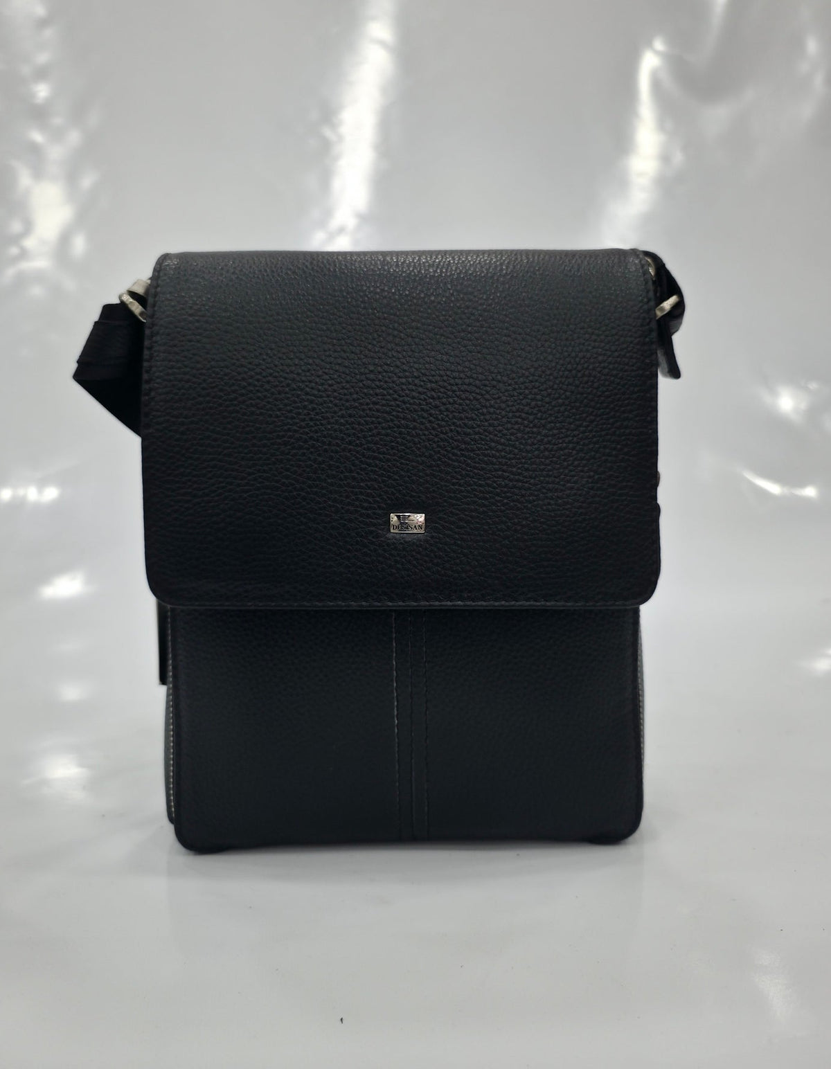 Genuine Leather Men's Shoulder Bag – Classic and Stylish Design